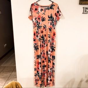 NWOT!! Floral Maxi dress